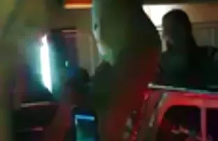XXX Aku meletakkan pantatku keluar dari bokep indo tahun baru jendela mobil di mana kekasihku dan teman-temannya sedang bercinta