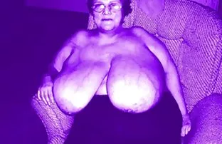 XXX Alina Asia Li tidak bisa menahan diri di tempat bokeb indo terbaru parkir